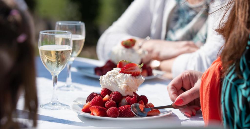 Je kunt er picknicken bij de fonteinen, of waag je aan een portie van de befaamde ‘crème de Chantilly’.