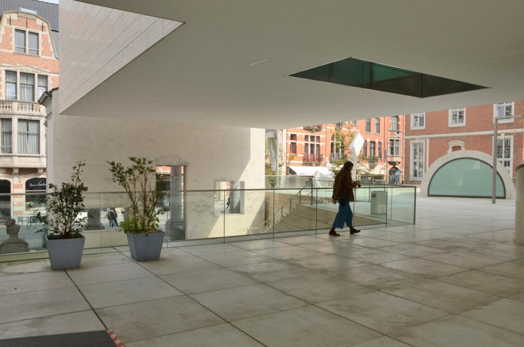 Interieur van modern museumgebouw