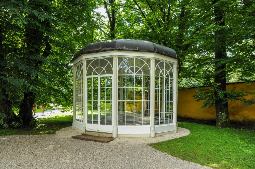 Een foto van het paviljoentje waar Rolf en Liesl dansen in The Sound of Music.