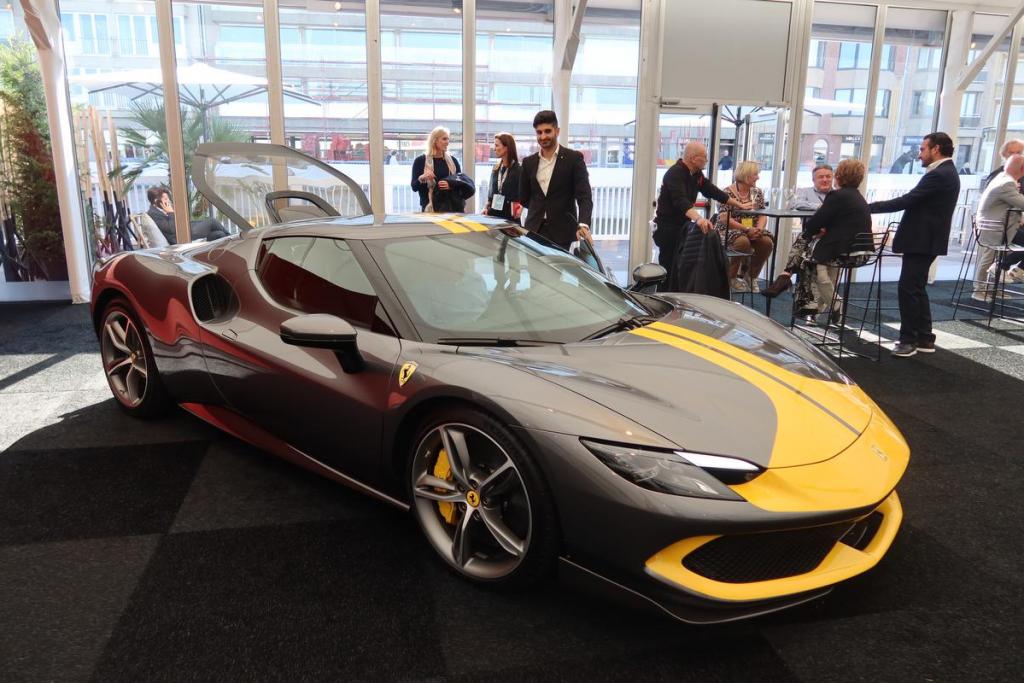 Deze Ferrari is een hybride versie, maar wel met 1.000 paarden onder de motorkap.