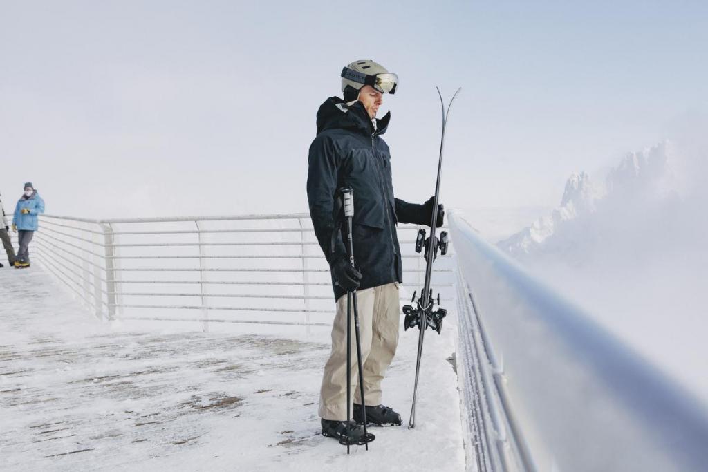 Wintersportjas (450 euro) en broek (350 euro), van Salomon.