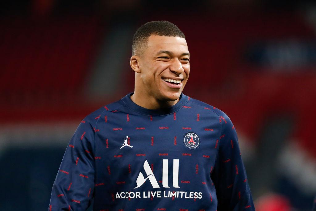 FAUT QU'ON PARLE: du col roulé de Kylian Mbappé