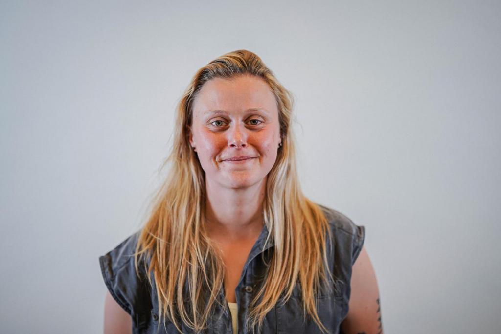 Demi Vandenbulcke (24) uit Harelbeke is een studente jeugdzorg. Ze is een grote dierenvriend en heeft twee schattige hangoorkonijnen Zjeff en Luna. Haar deelname noemt ze haar mooiste ervaring ooit.