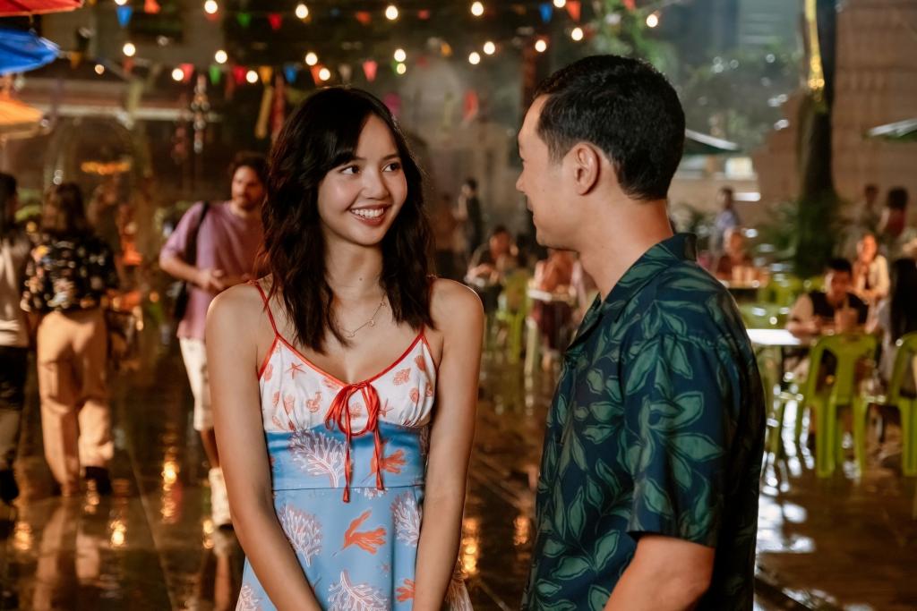 the white lotus looks 