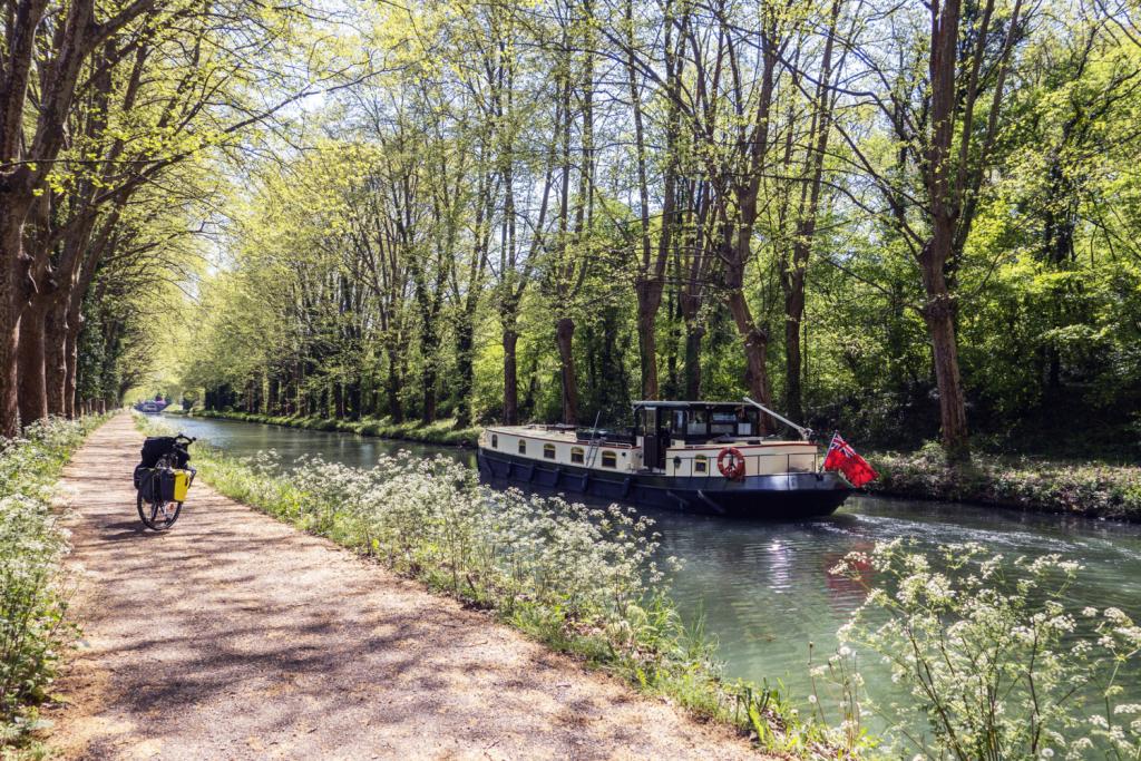 Fietsen langs het Canal de Garonne. 