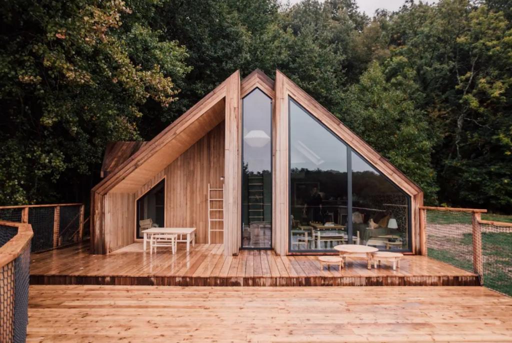 houten designvilla in de Franse bossen