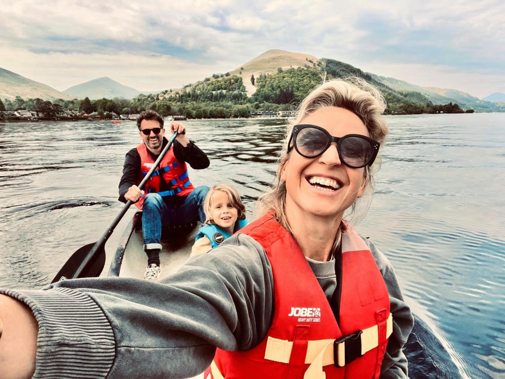 Cath Luyten in Schotland onderbroek