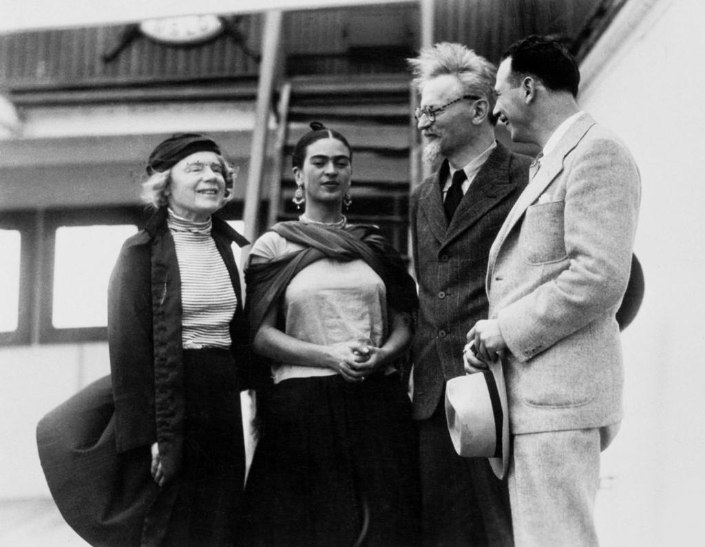 Leon Trotski, Natalia Sedova, Frida Kahlo en Max Shachtman op een foto