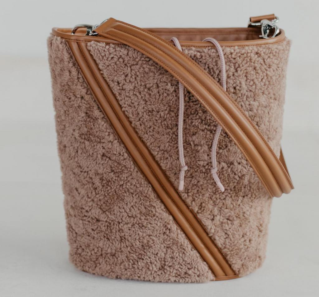 Tas - € 530 - Mieke Dierckx.