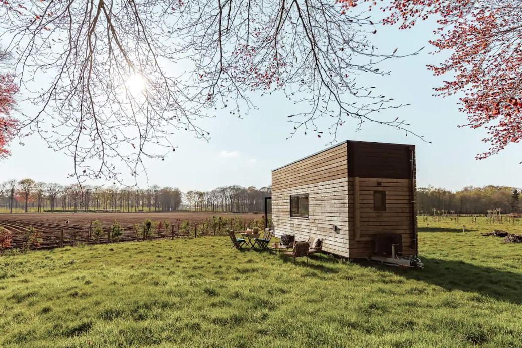 Tiny house aan de rand van een kasteelbos in Beernem