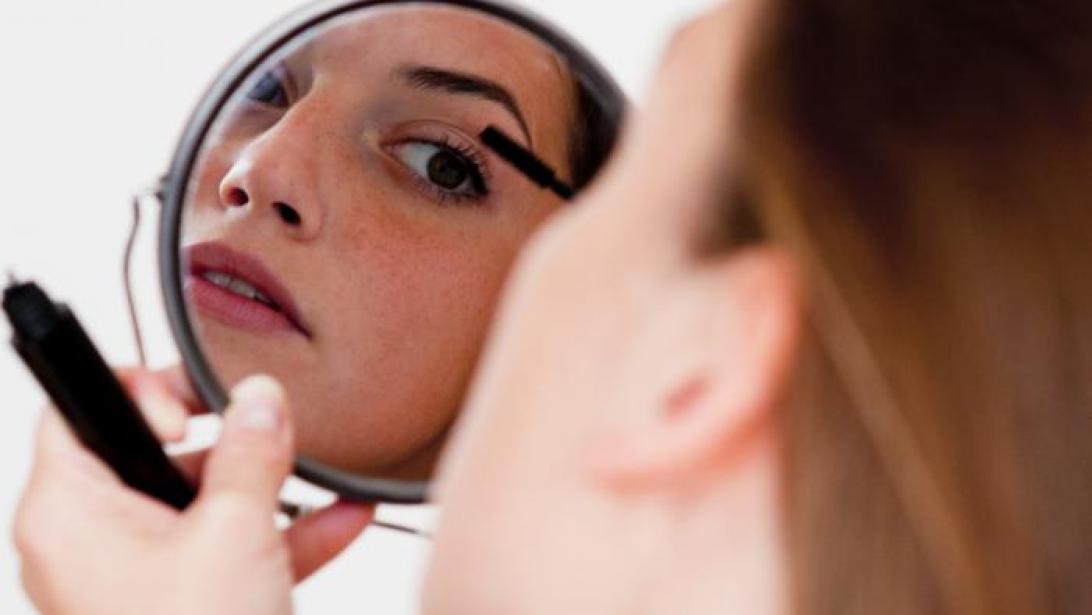 Mascara : les 10 erreurs qui ruinent votre regard Mascara : les 10 erreurs qui ruinent votre regard