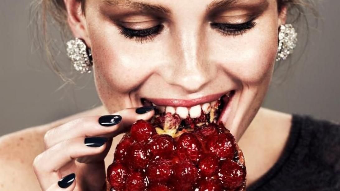 Zo voorkom je dat je onbewust te veel eet Zo voorkom je dat je onbewust te veel eet