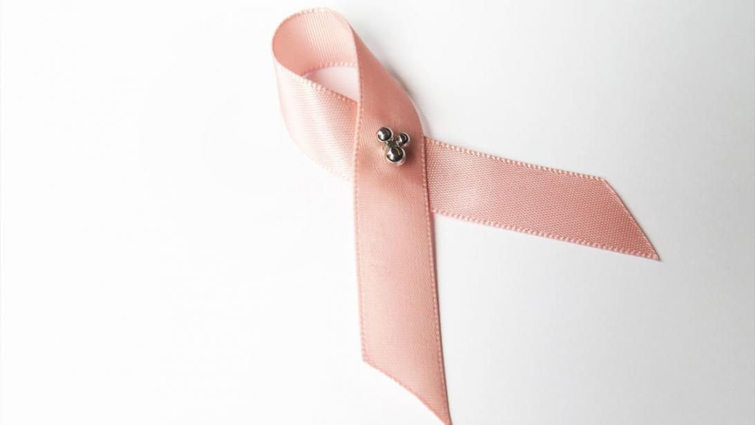 Pink ribbon: le ruban rose par Christa Reniers Pink ribbon: le ruban rose par Christa Reniers