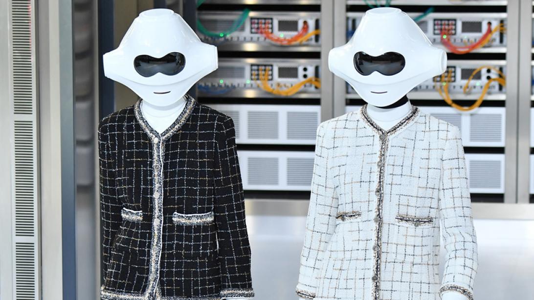 Harder, better, faster, stronger: check dé show van Chanel op PFW Harder, better, faster, stronger: check dé show van Chanel op PFW