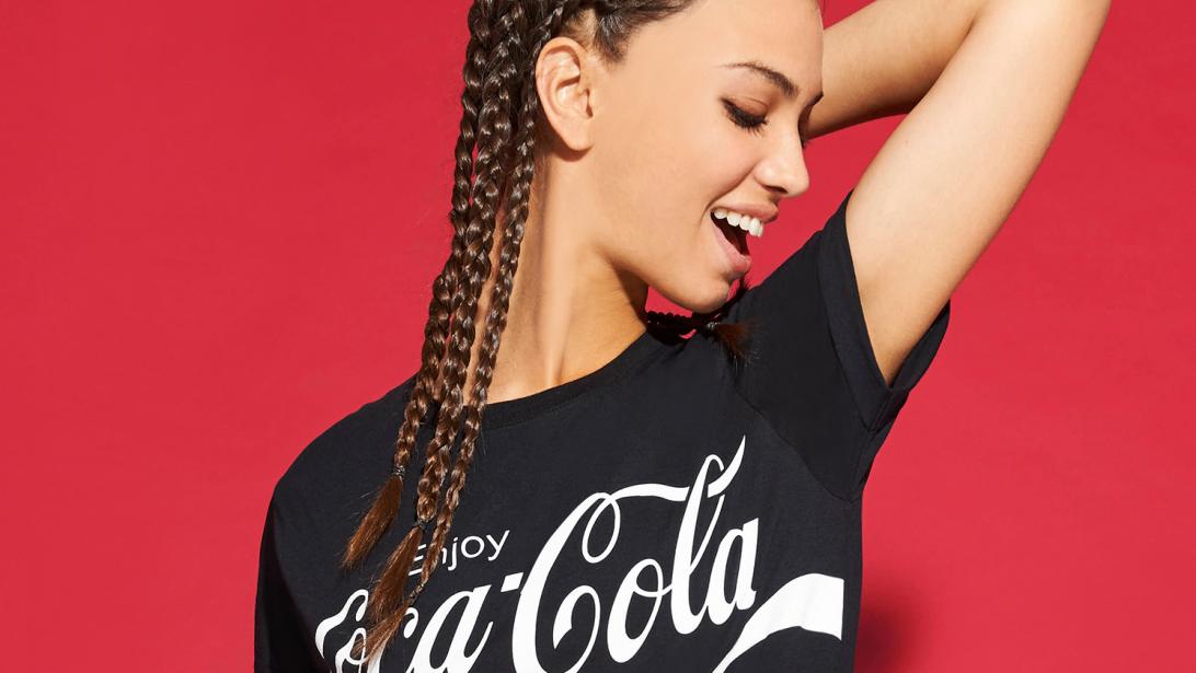 Tezenis x Coca-Cola : la collection qui pétille! Tezenis x Coca-Cola : la collection qui pétille!