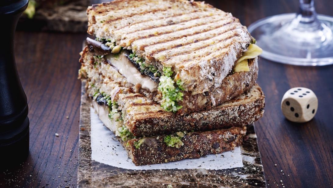 Sain & gourmand: croque au chou frisé, champignon portobello et gouda Sain & gourmand: croque au chou frisé, champignon portobello et gouda
