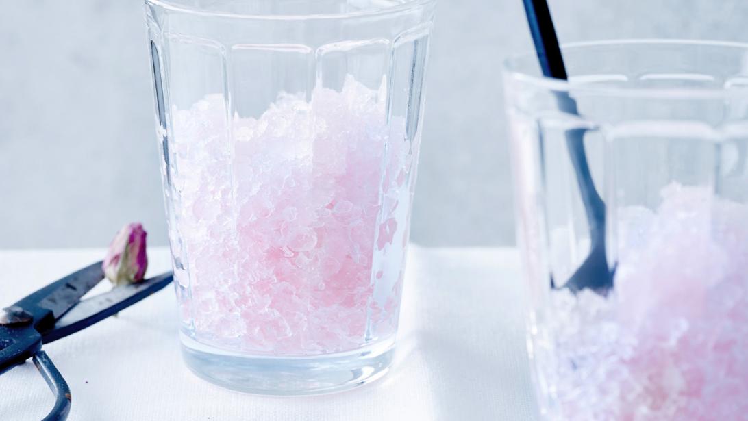 Sexy aperitief: granita van rozen en champagne Sexy aperitief: granita van rozen en champagne