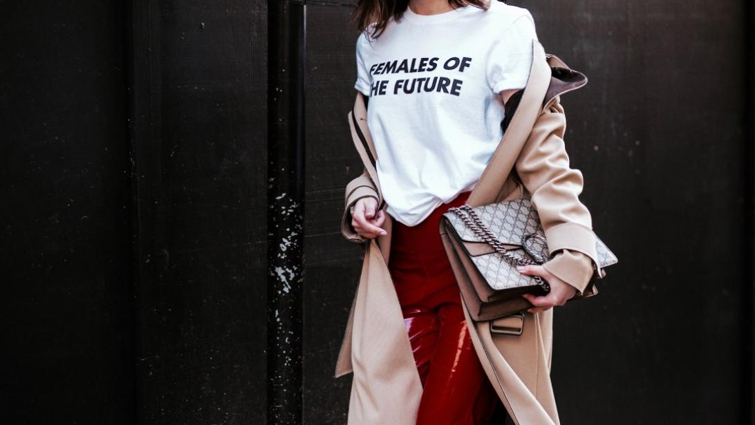 Le "shrobing", la tendance mode bizarre mais stylée du moment Le "shrobing", la tendance mode bizarre mais stylée du moment