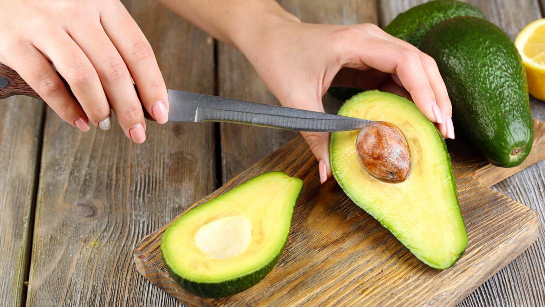 De enige juiste manier om je avocado te snijden De enige juiste manier om je avocado te snijden