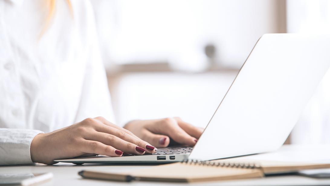 Waarom je na het werk NOOIT je e-mails nog mag checken Waarom je na het werk NOOIT je e-mails nog mag checken