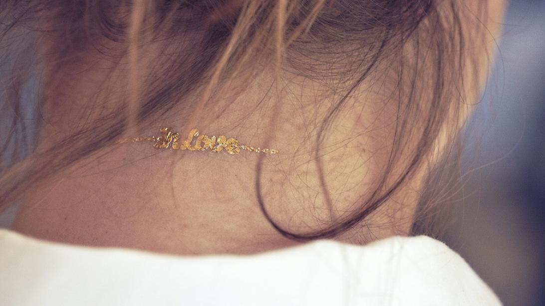 La marque belge Théa Jewelry lance une ligne de tatouages éphémères La marque belge Théa Jewelry lance une ligne de tatouages éphémères