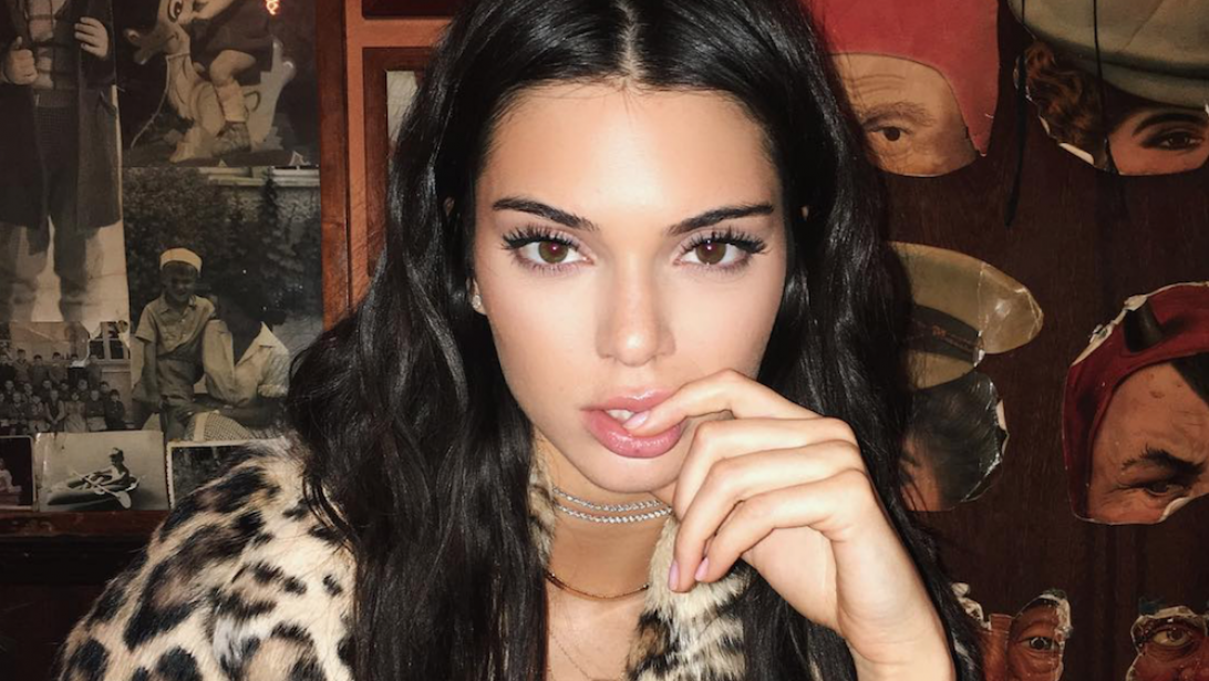 Le secret (à portée de toutes) de la chevelure de rêve de Kendall Jenner Le secret (à portée de toutes) de la chevelure de rêve de Kendall Jenner