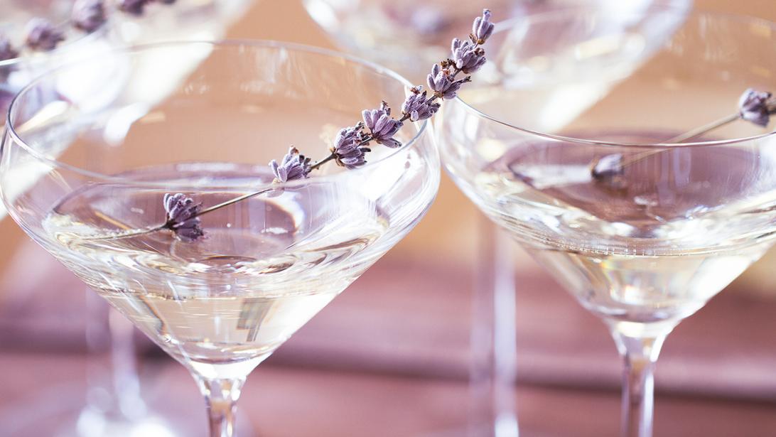 Deze zomerse cocktail vermindert de symptomen van hooikoorts Deze zomerse cocktail vermindert de symptomen van hooikoorts