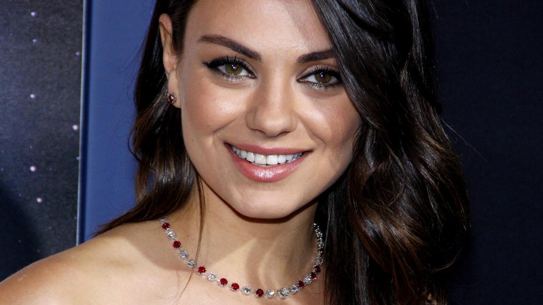 Mila Kunis zette de schaar in haar lange lokken Mila Kunis zette de schaar in haar lange lokken