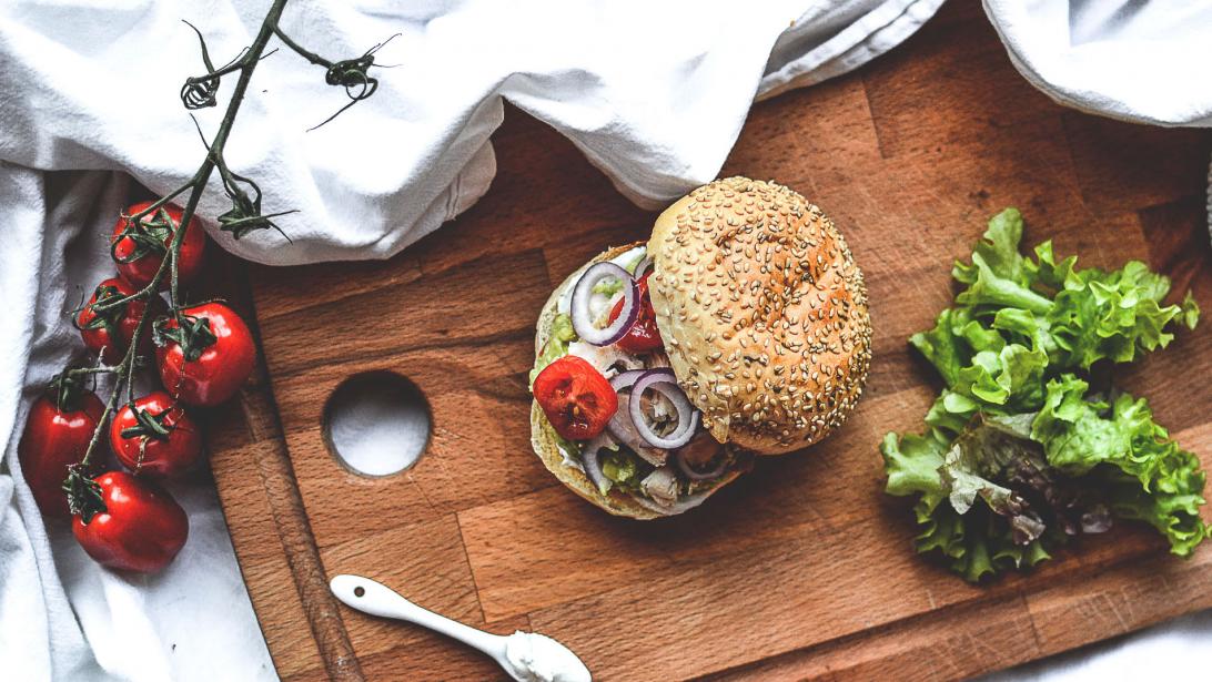 FOOD: on craque pour le burger poulet guacamole! FOOD: on craque pour le burger poulet guacamole!
