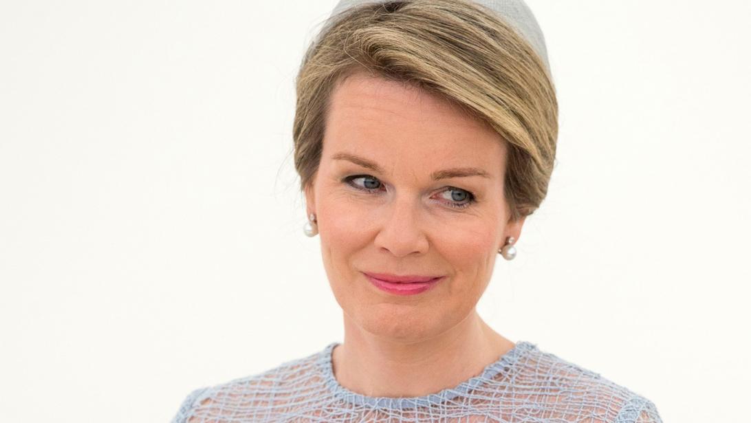 De beautyroutine van koningin Mathilde duurt amper 3 minuten De beautyroutine van koningin Mathilde duurt amper 3 minuten
