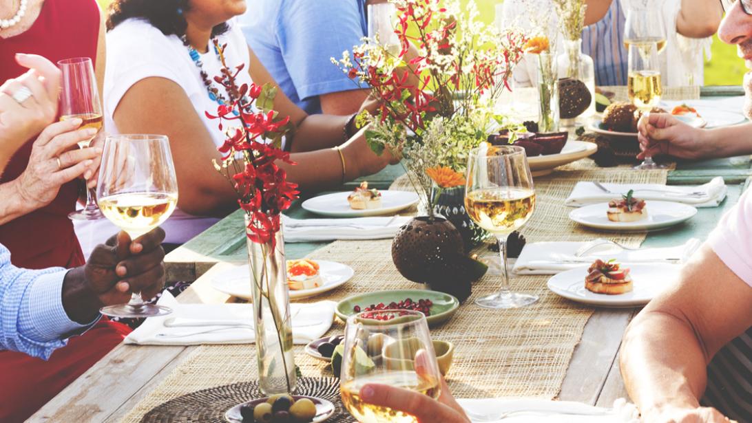 8 tips om het ook op feestjes gezond te houden 8 tips om het ook op feestjes gezond te houden