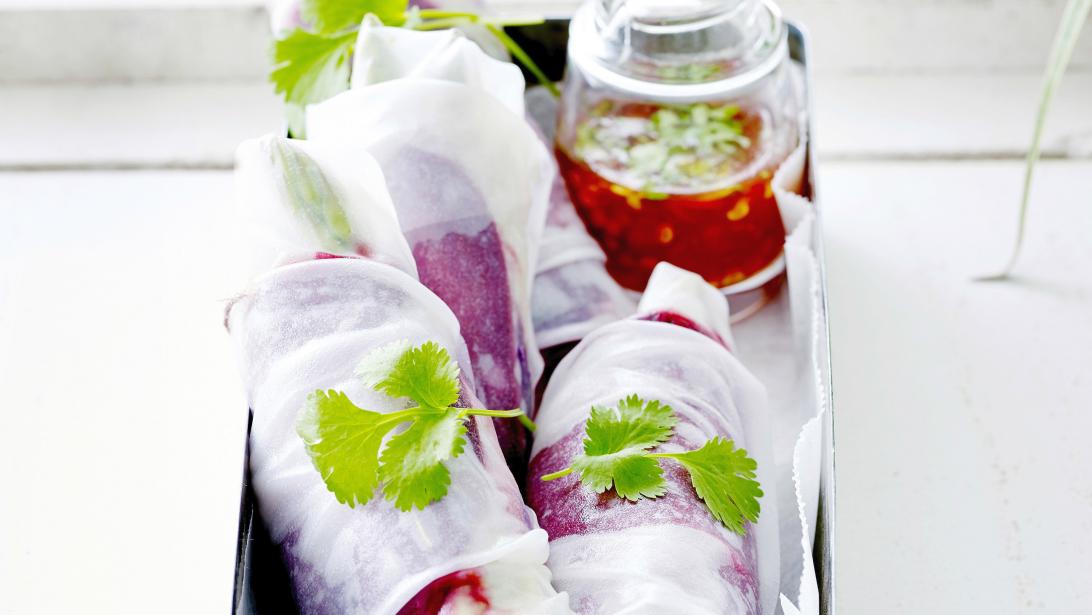 Gezonde lunch: springrolls met seizoensgroenten en feta Gezonde lunch: springrolls met seizoensgroenten en feta