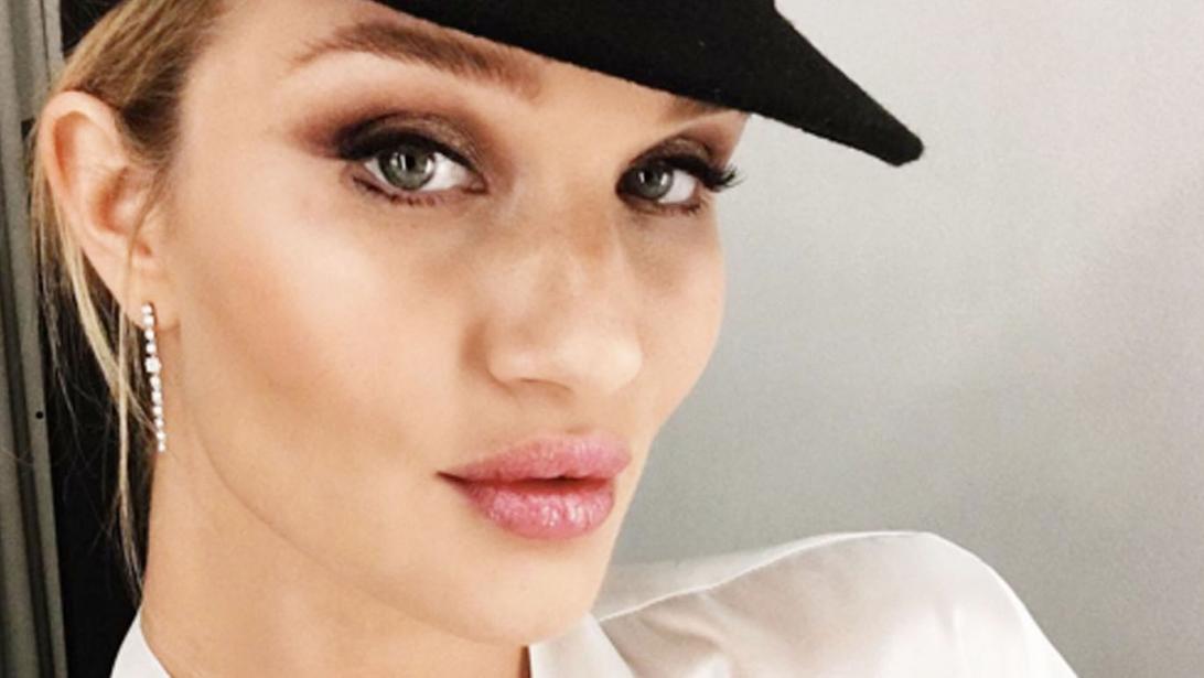 Rosie Huntington-Whiteley's favoriete lipverzorging kost je amper € 5,40! Rosie Huntington-Whiteley's favoriete lipverzorging kost je amper € 5,40!
