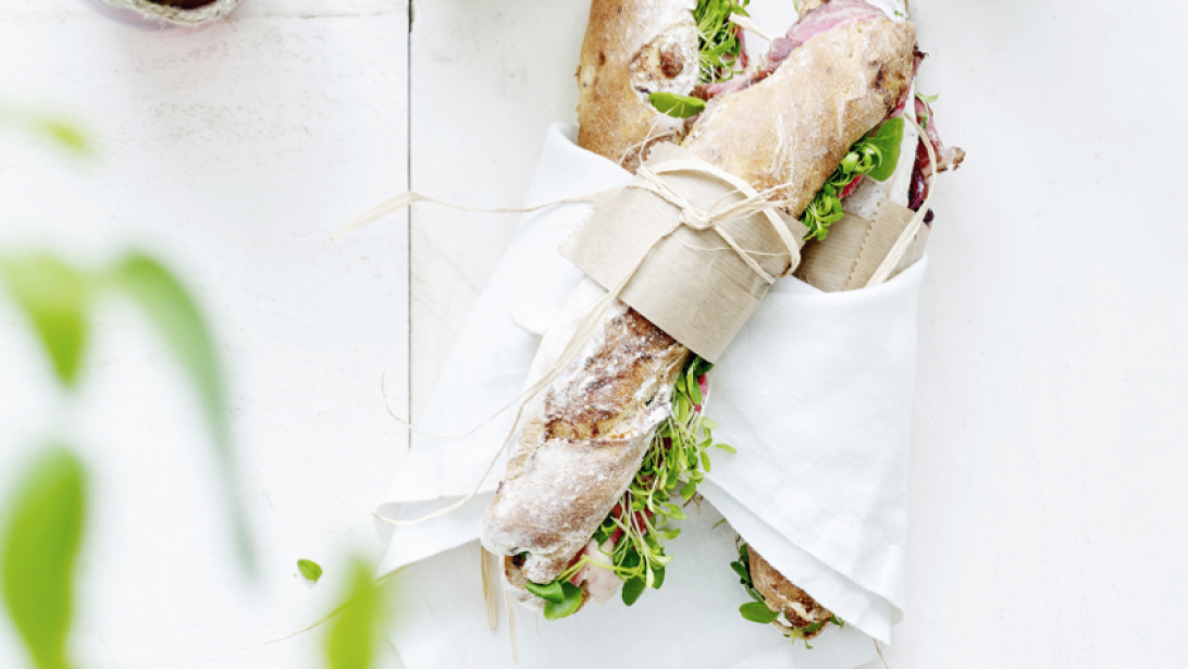 Recept: heerlijk lunchbroodje met rosbief en waterkers Recept: heerlijk lunchbroodje met rosbief en waterkers