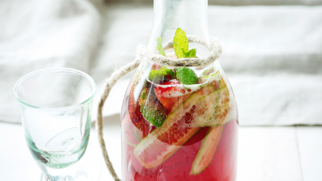 Zo maak je dé cocktail voor de zomer: Pimm's punch Zo maak je dé cocktail voor de zomer: Pimm's punch