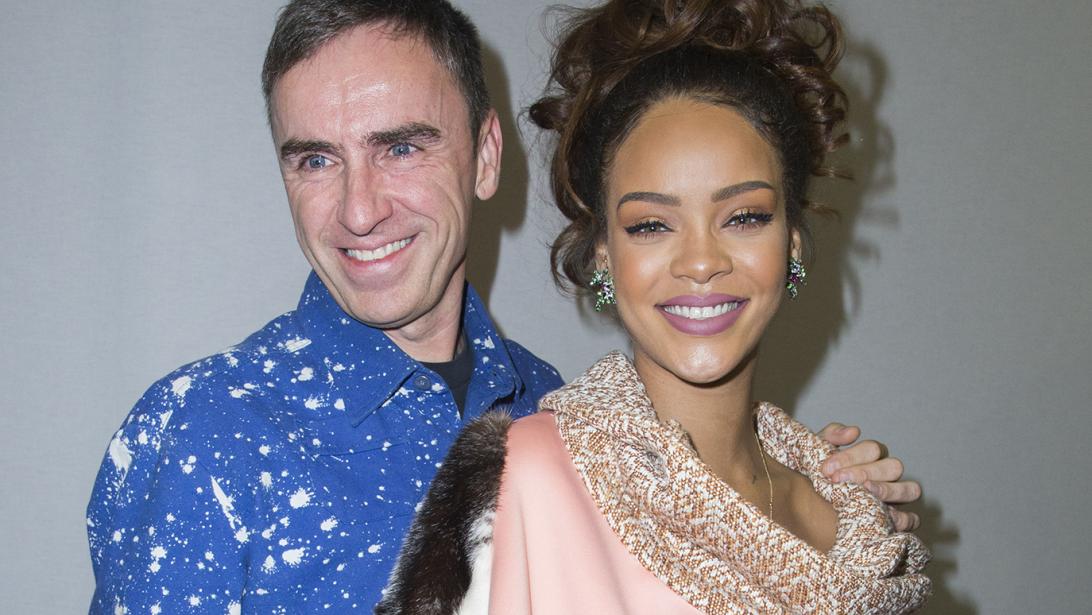 Raf Simons lanceert een wel héél prijzig en bizar accessoire Raf Simons lanceert een wel héél prijzig en bizar accessoire