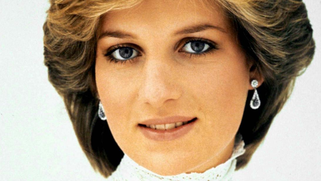 Hoe prinses Diana 20 jaar na haar dood nog steeds de mode beïnvloedt Hoe prinses Diana 20 jaar na haar dood nog steeds de mode beïnvloedt