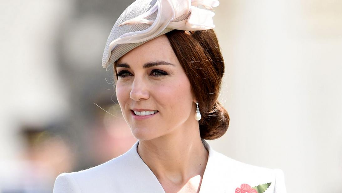 Zo hield Kate Middleton haar zwangere buikje verborgen Zo hield Kate Middleton haar zwangere buikje verborgen