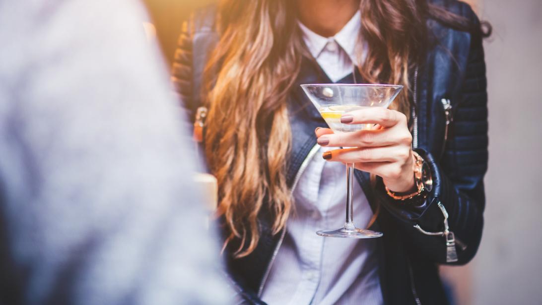 Pratique: 7 conseils de barmen pour être servie plus vite en soirée Pratique: 7 conseils de barmen pour être servie plus vite en soirée