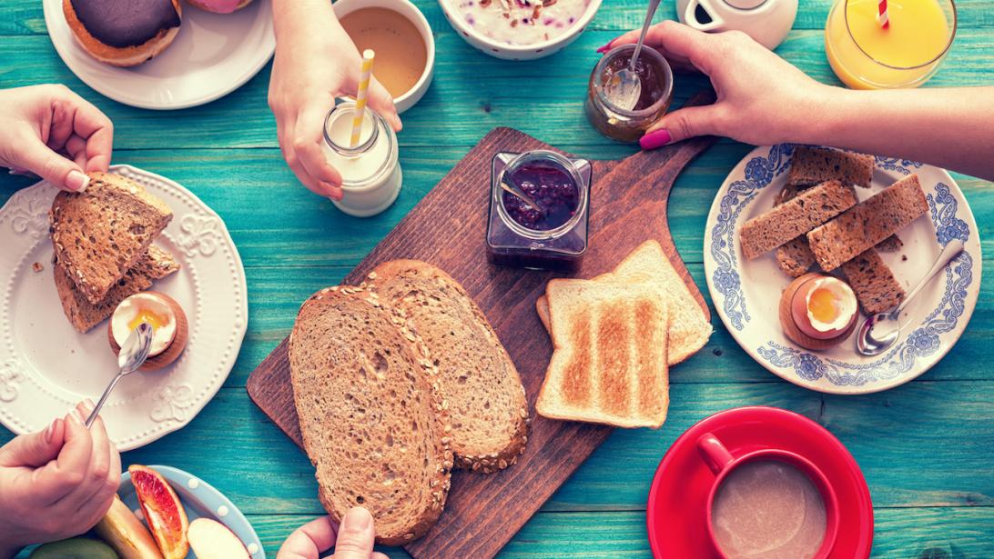 Petit-déj': que mangent les Européens? Des stéréotypes à la réalité Petit-déj': que mangent les Européens? Des stéréotypes à la réalité