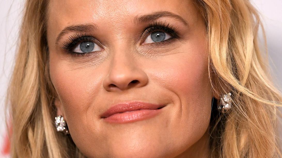Reese Witherspoon post gênante puberfoto (maar heeft een goede reden) Reese Witherspoon post gênante puberfoto (maar heeft een goede reden)