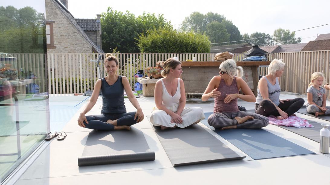 Column: onze chef-mode deed aan kundalini yoga, zonder teennagel, met onze gastvrouwen Column: onze chef-mode deed aan kundalini yoga, zonder teennagel, met onze gastvrouwen