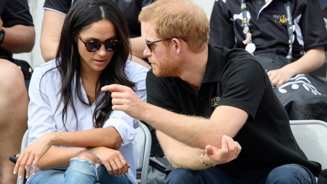 WAUW! Prins Harry gaf Meghan Markle deze joekel van een verlovingsring WAUW! Prins Harry gaf Meghan Markle deze joekel van een verlovingsring