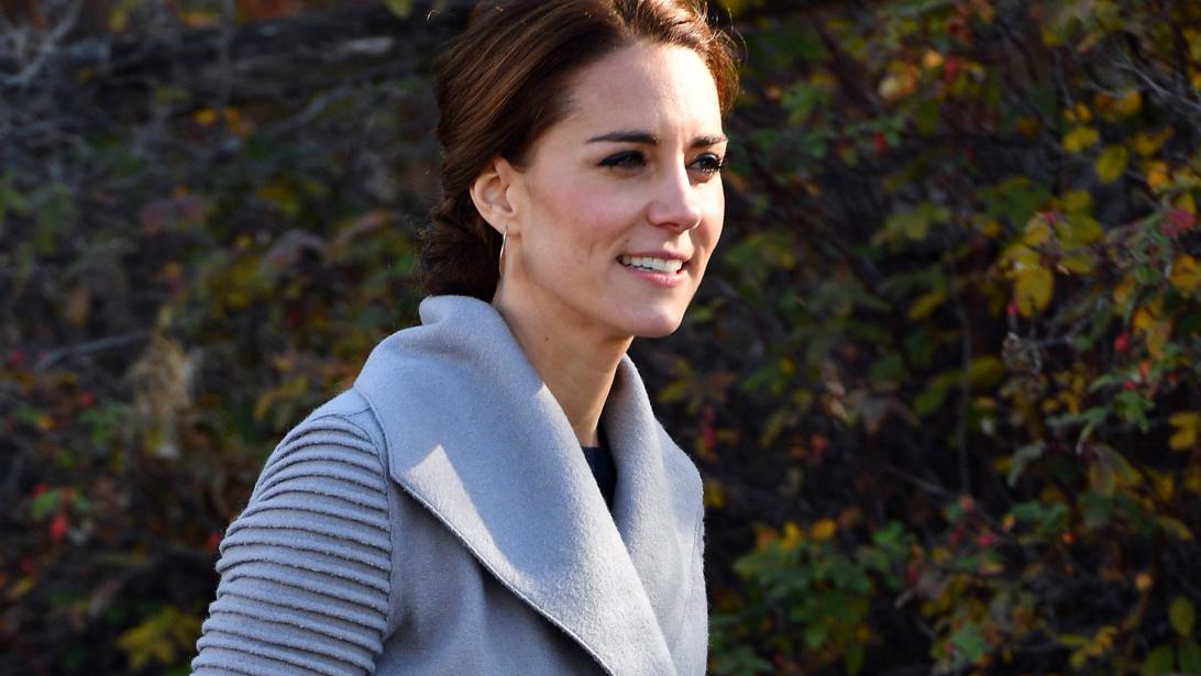 Kate Middleton EN Meghan Markle zijn gek op deze winterjas Kate Middleton EN Meghan Markle zijn gek op deze winterjas