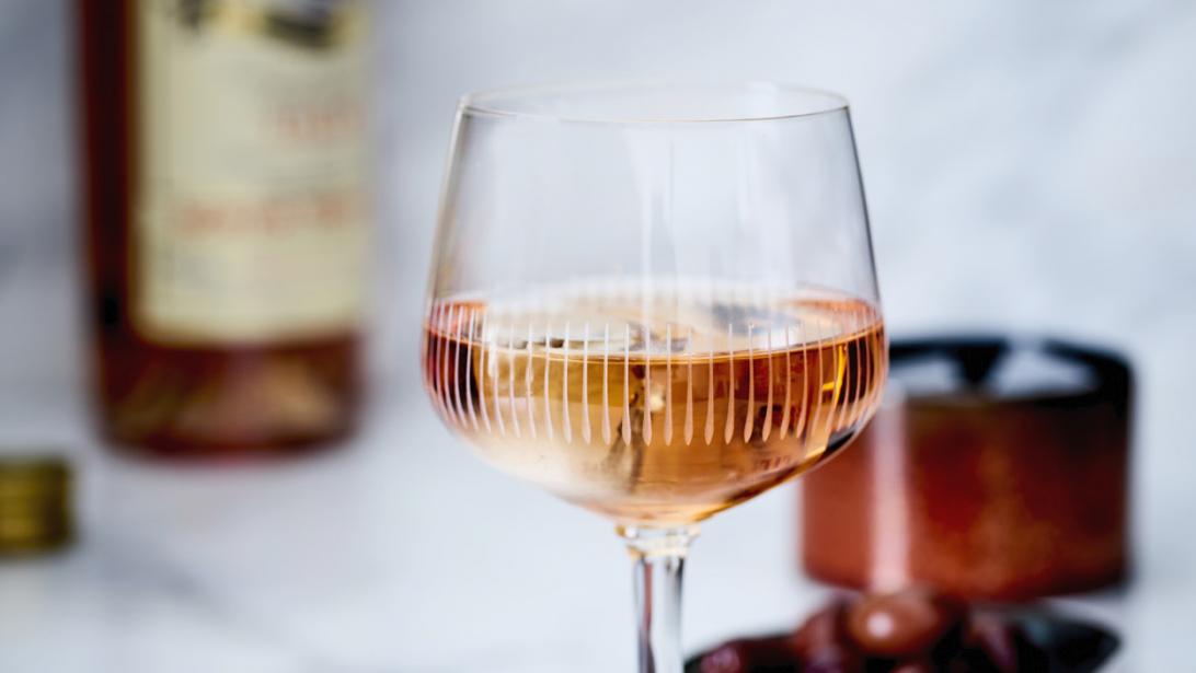 Stijlvol aperitieven: Lillet Rosé on the rocks Stijlvol aperitieven: Lillet Rosé on the rocks