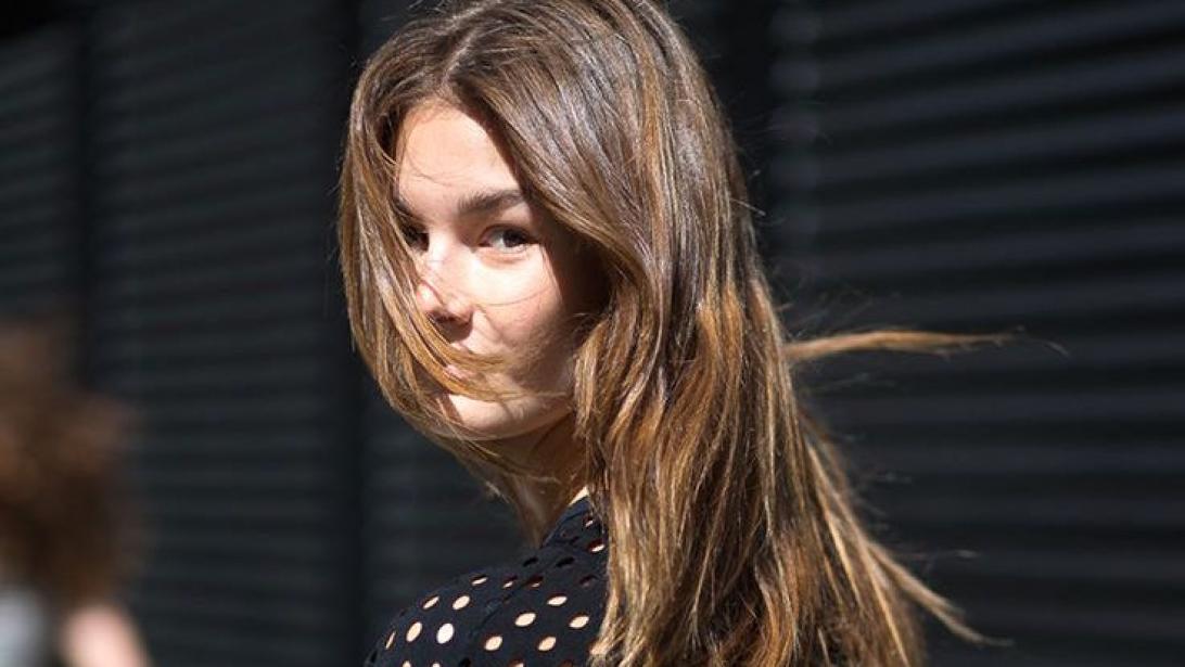 Cheveux: comment créer un effet "de retour de chez le coiffeur"? Cheveux: comment créer un effet "de retour de chez le coiffeur"?