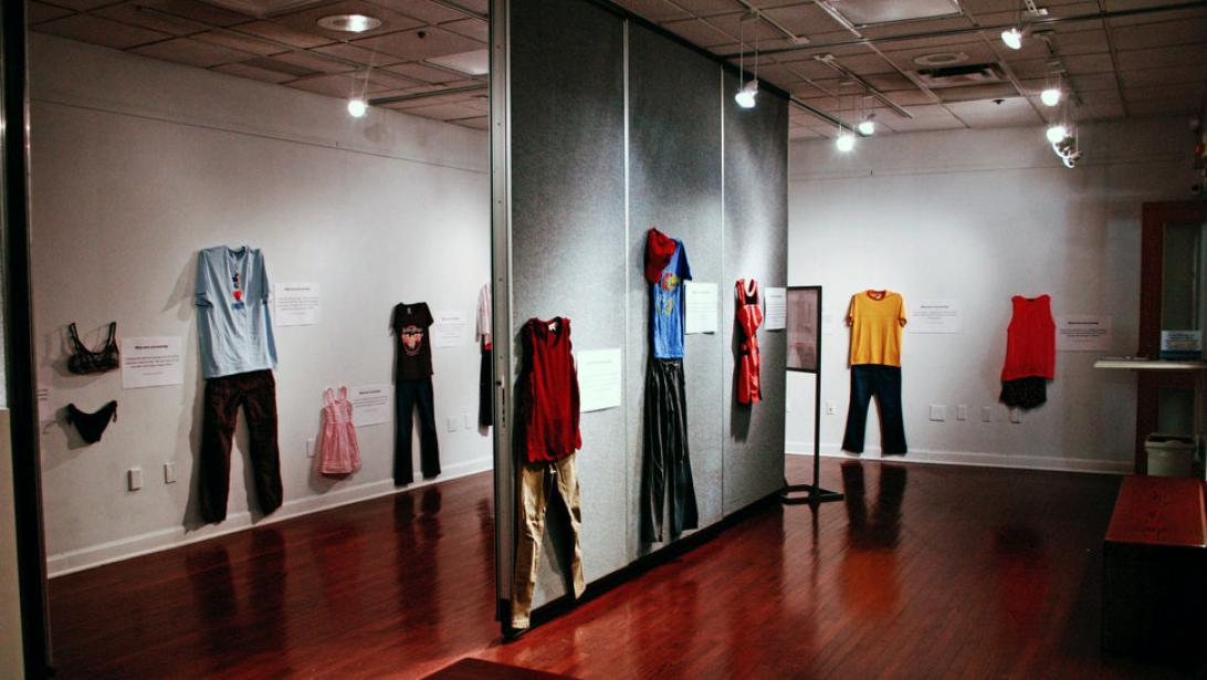 L’expo coup de poing qui détruit les préjugés sur le viol à Bruxelles L’expo coup de poing qui détruit les préjugés sur le viol à Bruxelles