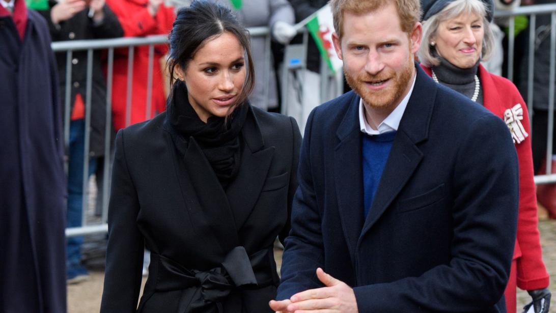 Meghan Markle gaat voor een all-black outfit én (opnieuw) een messy dot Meghan Markle gaat voor een all-black outfit én (opnieuw) een messy dot