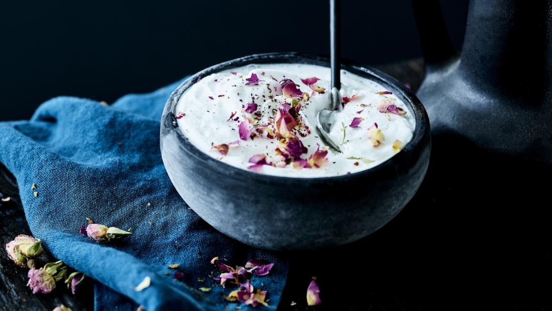 Recette: parfait givré à la rose pour faire fondre les amoureux Recette: parfait givré à la rose pour faire fondre les amoureux