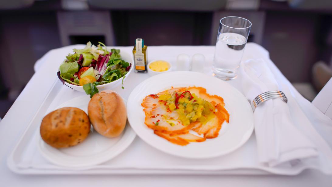 5 dingen die je beter niet weet over het eten op een vliegtuig 5 dingen die je beter niet weet over het eten op een vliegtuig